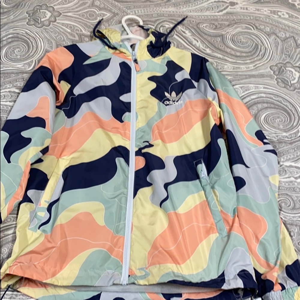 ADIADS WINDBREAKER